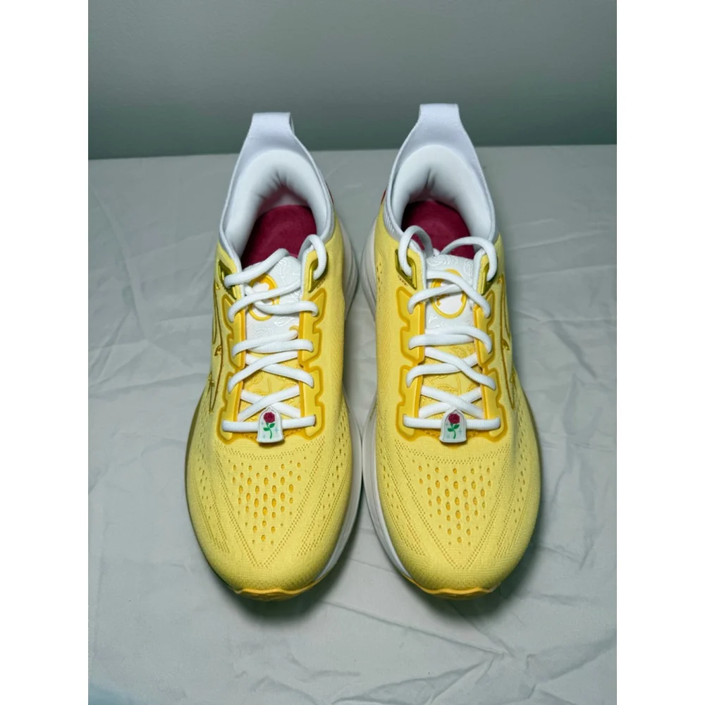 RunDisney Brooks Glycerin 23 Belle Shoes Yellow 8 NWT